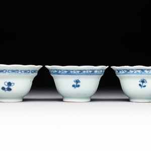 A varied collection of Chinese blue and white, and famille rose tea wares, Qianlong — photo 14