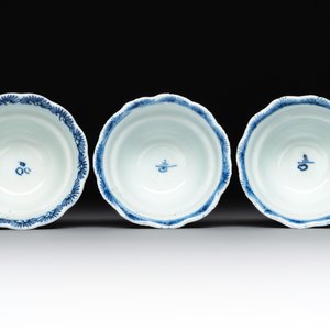 A varied collection of Chinese blue and white, and famille rose tea wares, Qianlong — photo 16