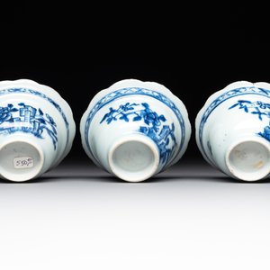 A varied collection of Chinese blue and white, and famille rose tea wares, Qianlong — photo 17