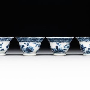 A varied collection of Chinese blue and white, and famille rose tea wares, Qianlong — photo 19