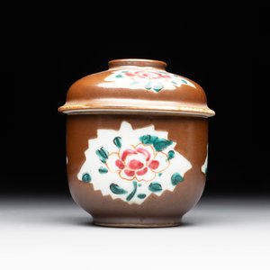 A varied collection of Chinese blue and white, and famille rose tea wares, Qianlong — photo 26