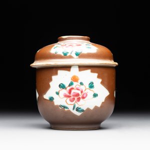 A varied collection of Chinese blue and white, and famille rose tea wares, Qianlong — photo 27