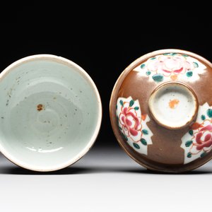 A varied collection of Chinese blue and white, and famille rose tea wares, Qianlong — photo 28