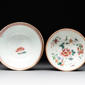 A varied collection of Chinese blue and white, and famille rose tea wares, Qianlong — photo 10