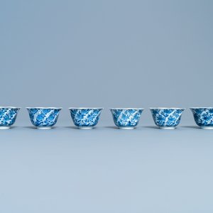 A varied collection of Chinese blue and white cups and saucers, Kangxi — 照片 7