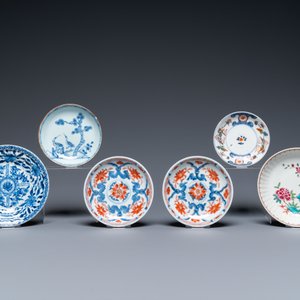 A varied collection of Chinese blue and white, famille rose and Imari-style porcelain, Kangxi/Qianlong — photo 4