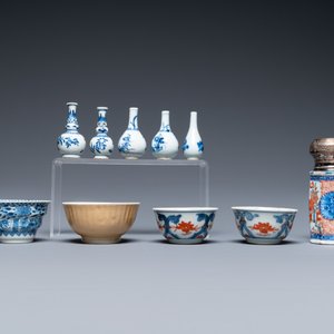 A varied collection of Chinese blue and white, famille rose and Imari-style porcelain, Kangxi/Qianlong — photo 9