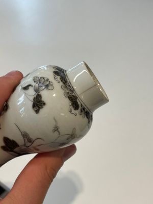 A varied collection of Chinese blue and white, grisaille and famille verte porcelain, Kangxi and later — photo 10