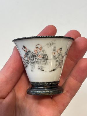 A varied collection of Chinese blue and white, grisaille and famille verte porcelain, Kangxi and later — photo 12