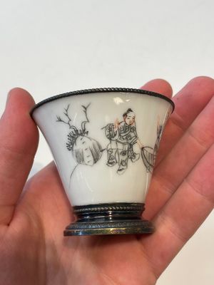 A varied collection of Chinese blue and white, grisaille and famille verte porcelain, Kangxi and later — photo 13