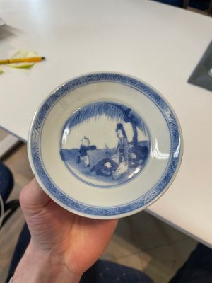A varied collection of Chinese blue and white, grisaille and famille verte porcelain, Kangxi and later — photo 45