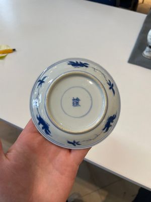 A varied collection of Chinese blue and white, grisaille and famille verte porcelain, Kangxi and later — photo 46