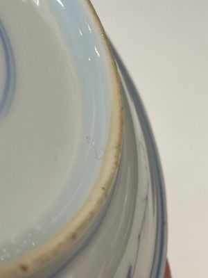 A varied collection of Chinese blue and white, grisaille and famille verte porcelain, Kangxi and later — photo 47