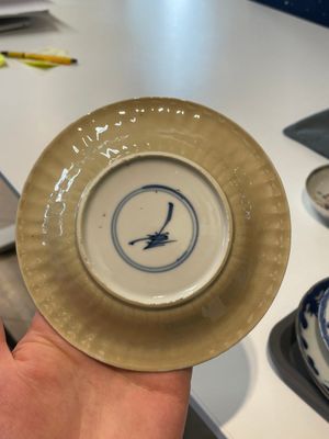 A varied collection of Chinese blue and white, grisaille and famille verte porcelain, Kangxi and later — photo 52