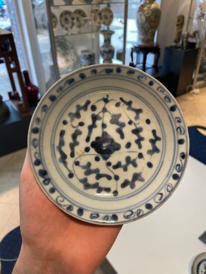 A varied collection of Chinese blue and white, grisaille and famille verte porcelain, Kangxi and later — photo 60