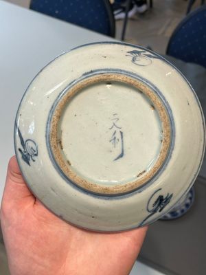 A varied collection of Chinese blue and white, grisaille and famille verte porcelain, Kangxi and later — photo 61