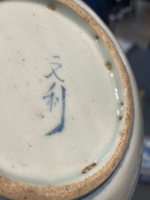 A varied collection of Chinese blue and white, grisaille and famille verte porcelain, Kangxi and later — photo 62