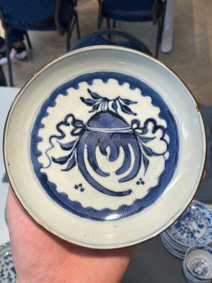A varied collection of Chinese blue and white, grisaille and famille verte porcelain, Kangxi and later — photo 64