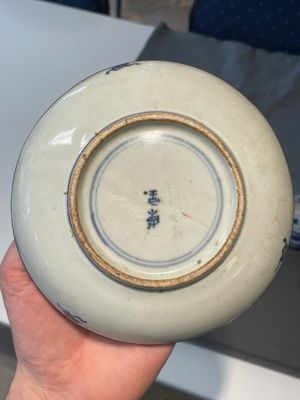 A varied collection of Chinese blue and white, grisaille and famille verte porcelain, Kangxi and later — photo 65