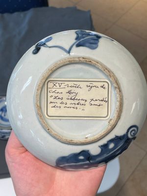 A varied collection of Chinese blue and white, grisaille and famille verte porcelain, Kangxi and later — photo 75