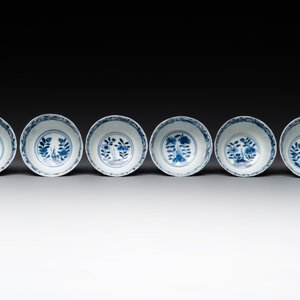 A varied collection of Chinese blue and white, grisaille and famille verte porcelain, Kangxi and later — photo 11