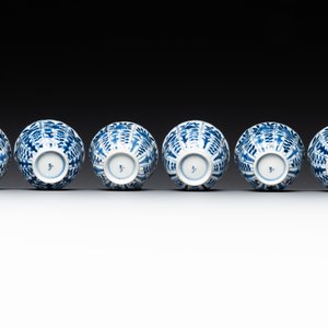 A varied collection of Chinese blue and white, grisaille and famille verte porcelain, Kangxi and later — photo 12