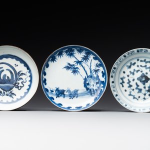 A varied collection of Chinese blue and white, grisaille and famille verte porcelain, Kangxi and later — photo 4