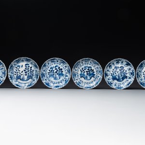 A varied collection of Chinese blue and white, grisaille and famille verte porcelain, Kangxi and later — photo 8