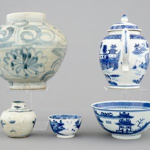 A varied collection of Chinese blue and white porcelain, 16/19th C. — photo 3
