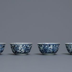 A varied collection of Chinese blue and white porcelain, Ming and Kangxi — photo 26
