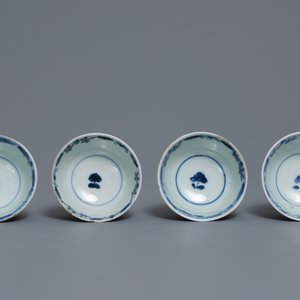 A varied collection of Chinese blue and white porcelain, Ming and Kangxi — photo 29
