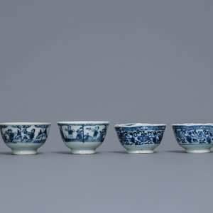 A varied collection of Chinese blue and white porcelain, Ming and Kangxi — photo 31