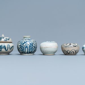 A varied collection of Chinese blue and white wares, Ming and later — 照片 13