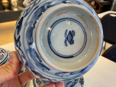 A varied collection of Chinese blue, white and famille rose porcelain, Kangxi/Qianlong — photo 6