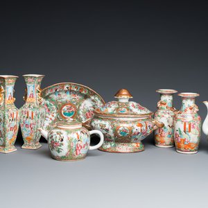 A varied collection of Chinese Canton famille rose porcelain, 19th C. — photo 1
