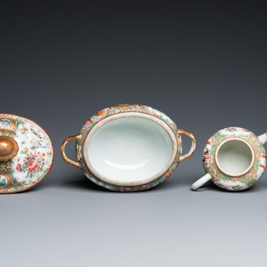 A varied collection of Chinese Canton famille rose porcelain, 19th C. — photo 14
