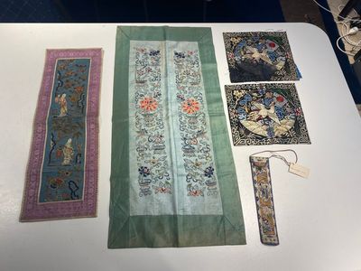 A varied collection of Chinese embroidered silk cloths, a fan-cover and 'rank badges', 19th C. — 照片 22