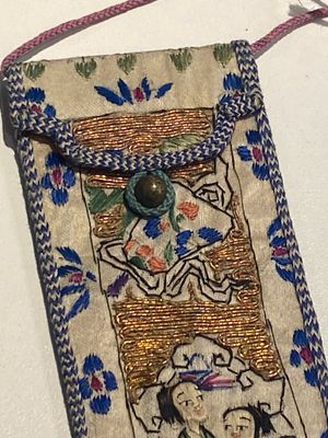A varied collection of Chinese embroidered silk cloths, a fan-cover and 'rank badges', 19th C. — 照片 28