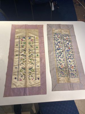 A varied collection of Chinese embroidered silk cloths, a fan-cover and 'rank badges', 19th C. — 照片 42