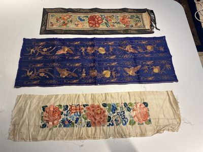 A varied collection of Chinese embroidered silk cloths, a fan-cover and 'rank badges', 19th C. — 照片 7