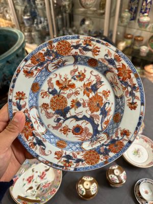 A varied collection of Chinese famille rose and Imari-style porcelain, Yongzheng and later — 照片 2