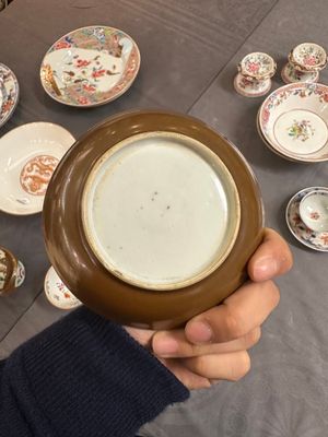A varied collection of Chinese famille rose and Imari-style porcelain, Yongzheng and later — 照片 25