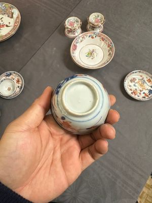 A varied collection of Chinese famille rose and Imari-style porcelain, Yongzheng and later — 照片 32