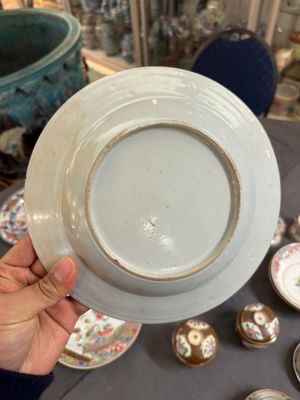 A varied collection of Chinese famille rose and Imari-style porcelain, Yongzheng and later — 照片 7