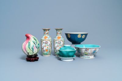 A varied collection of Chinese famille rose and monochrome wares, 19/20th C.