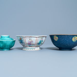 A varied collection of Chinese famille rose and monochrome wares, 19/20th C. — 照片 2