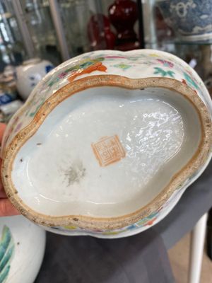 A varied collection of Chinese famille rose and qianjiang cai porcelain, 19/20th C. — 照片 12