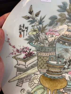 A varied collection of Chinese famille rose and qianjiang cai porcelain, 19/20th C. — 照片 16
