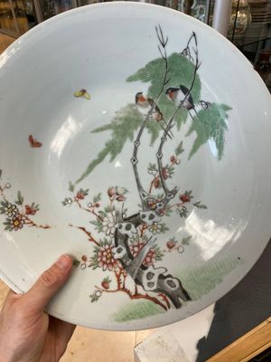 A varied collection of Chinese famille rose and qianjiang cai porcelain, 19/20th C. — 照片 26