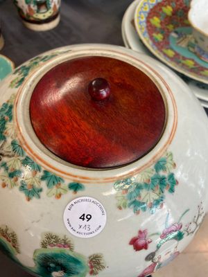 A varied collection of Chinese famille rose and qianjiang cai porcelain, 19/20th C. — 照片 4
